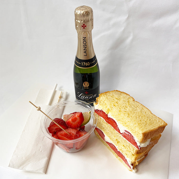 Strawberries & Cream Brioche with Champagne Bags (serves 6) (v)